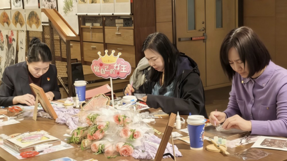威廉希尔WilliamHill集团发展“三八”国际妇女节 非遗主题手作活动